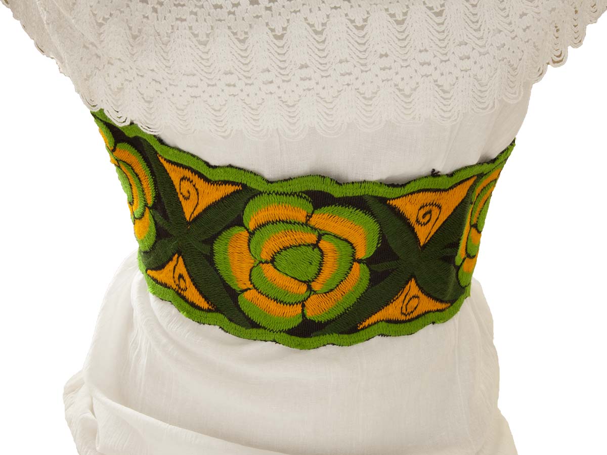 Faja artesanal bordada en verde amarillo Chiapas